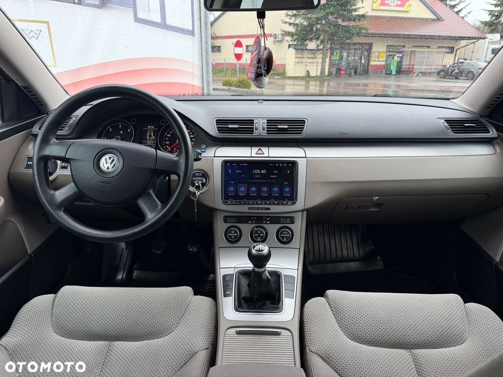 Volkswagen Passat - 11