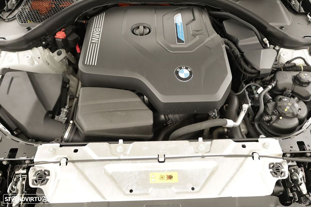 BMW 330 e Pack Desportivo M Auto — fotografia 24