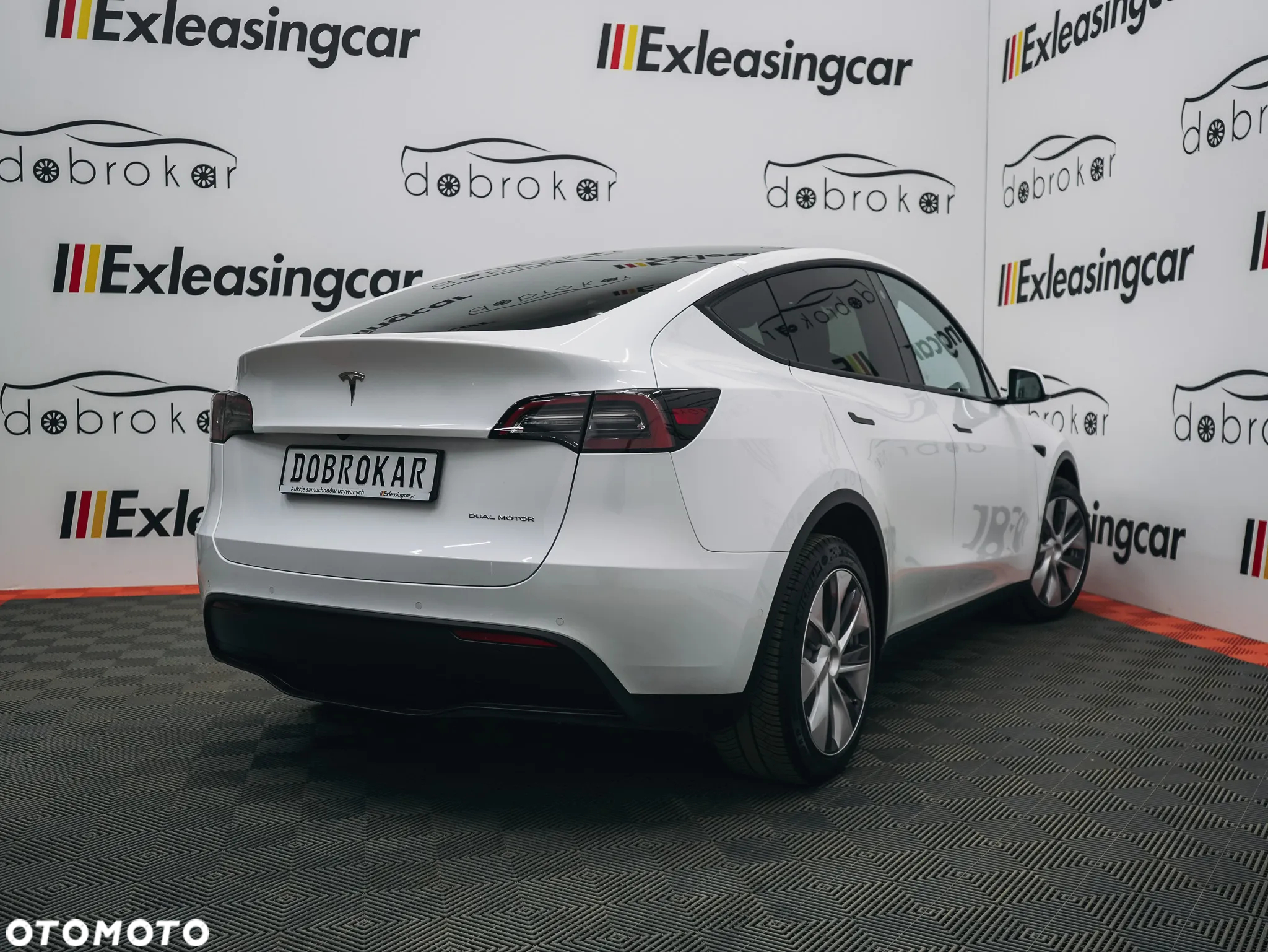 Tesla Y Model Long Range Dual Motor AWD - 13