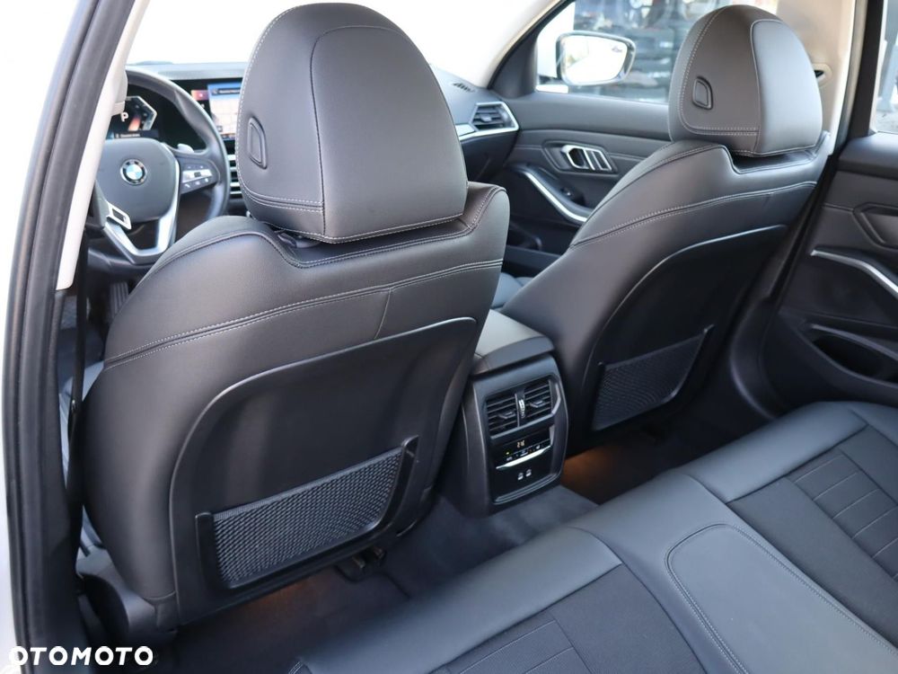 BMW Seria 3 318d - 14