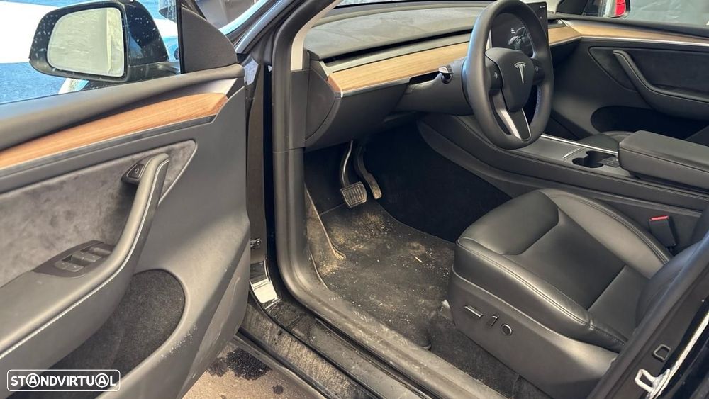 Tesla Model Y Long Range Dual Motor AWD - 5