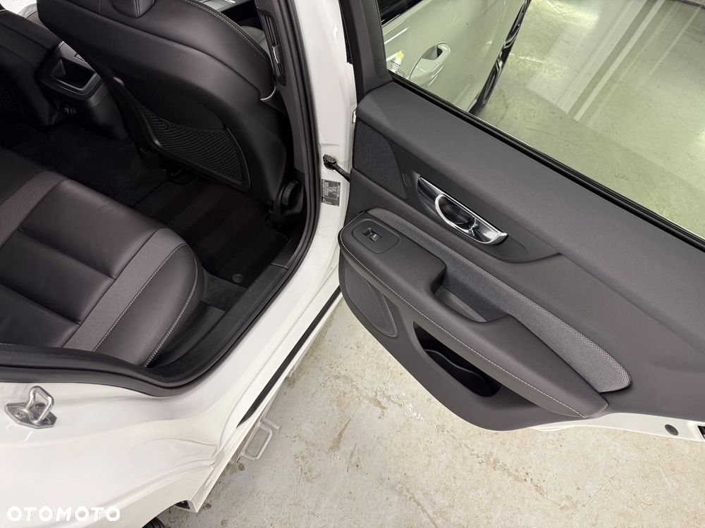 Volvo V60 D4 Geartronic R-Design - 23
