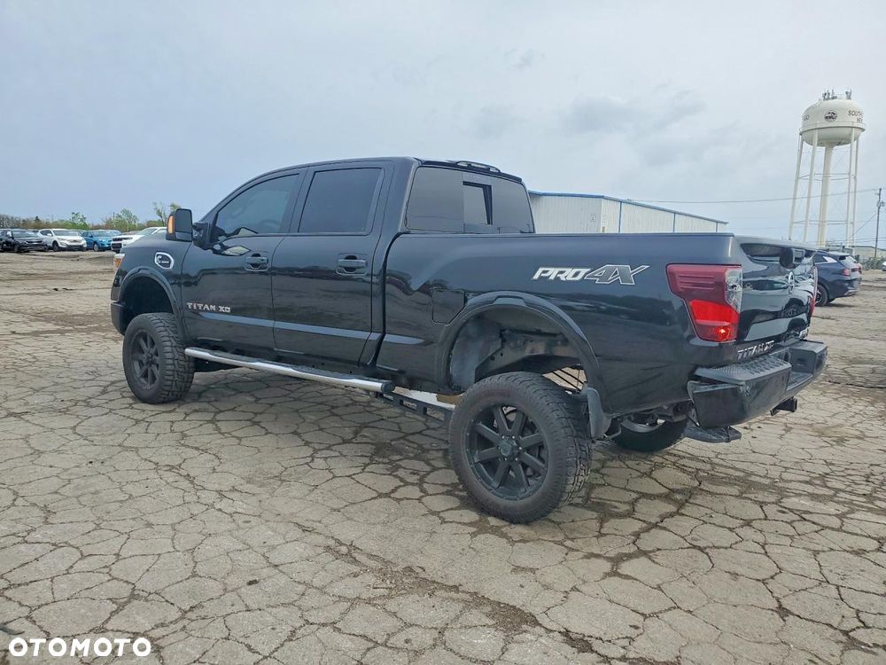 Nissan Titan - 3