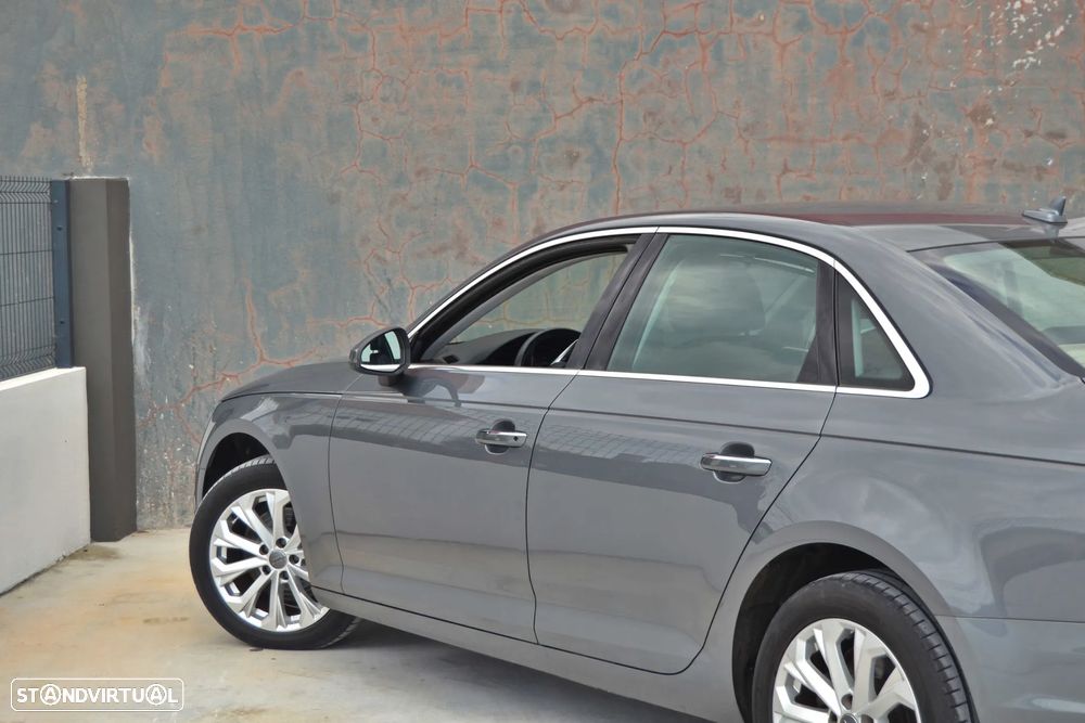Audi A4 2.0 TDI Design - 8