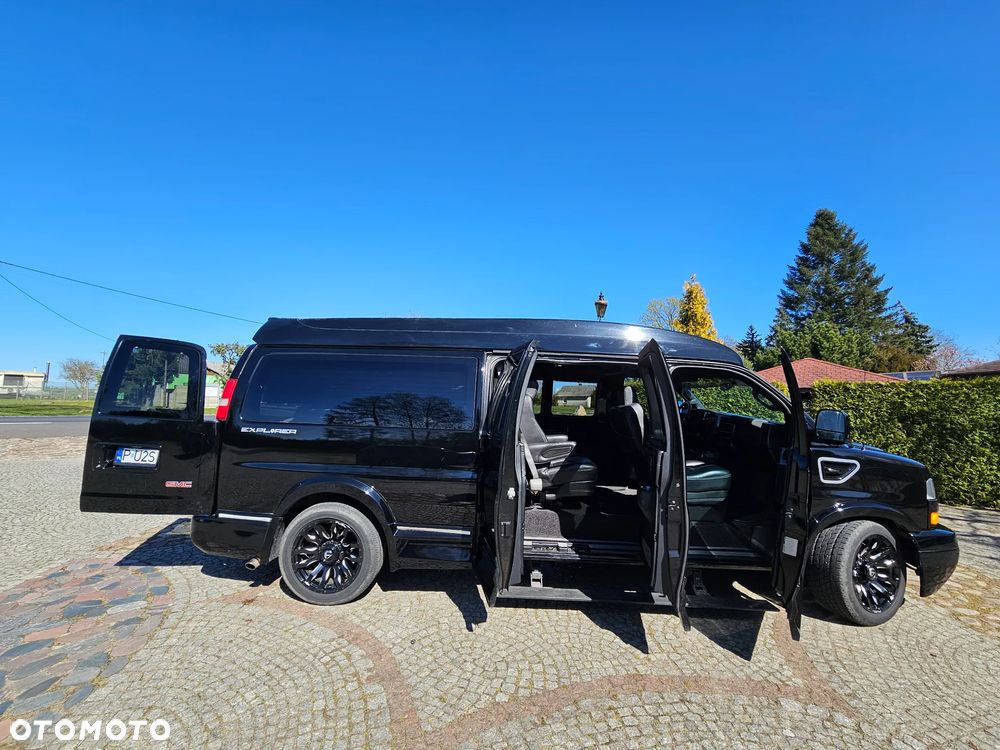 GMC Savana - 16