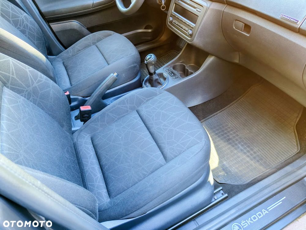 Skoda Fabia 1.2 HTP Active Green tec - 17