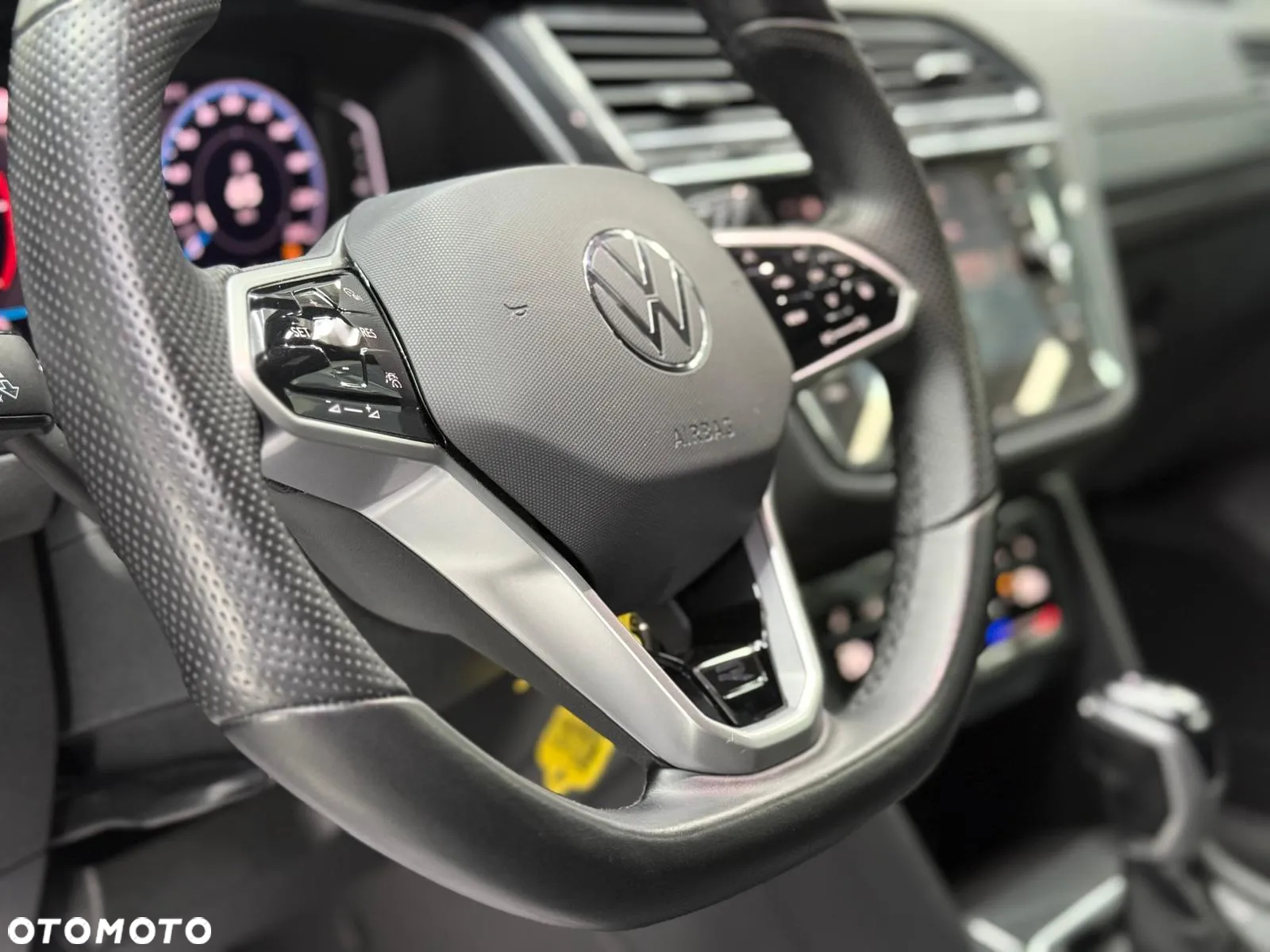 Volkswagen Tiguan 2.0 TDI SCR 4MOTION DSG R-Line - 13