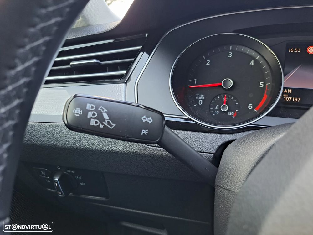 VW Passat 1.6 TDI Business DSG - 16