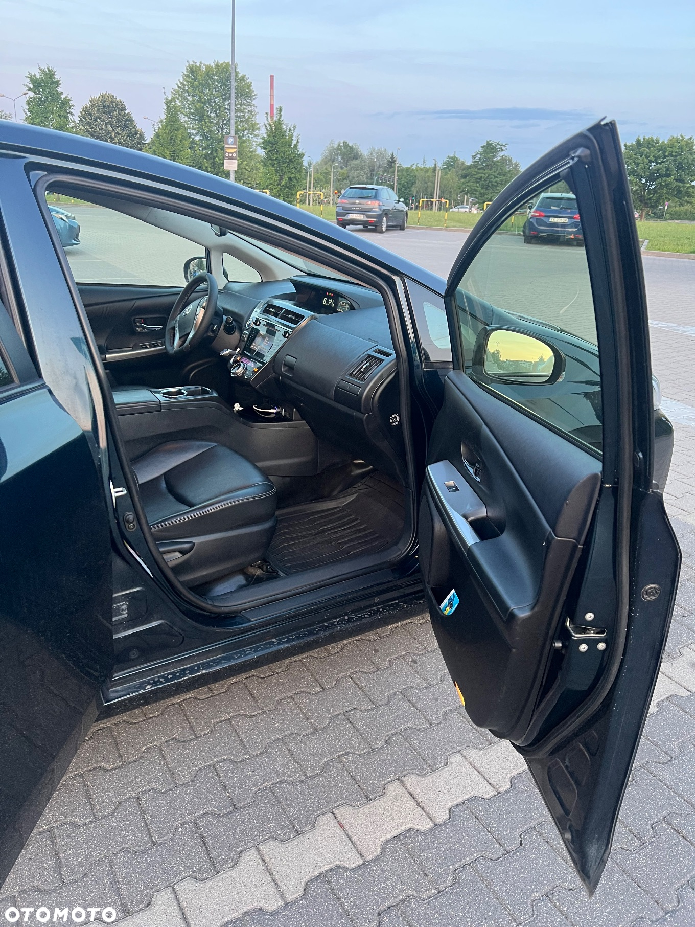 Toyota Prius+ (Hybrid) Comfort - 14