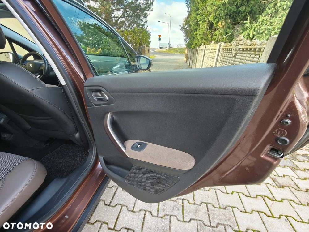 Peugeot 2008 - 11
