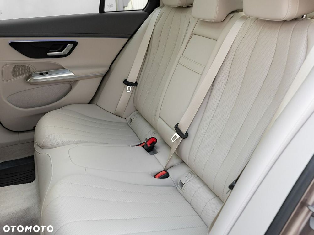 Mercedes-Benz Klasa E 220 d 9G-TRONIC Edition AVANTGARDE - 26