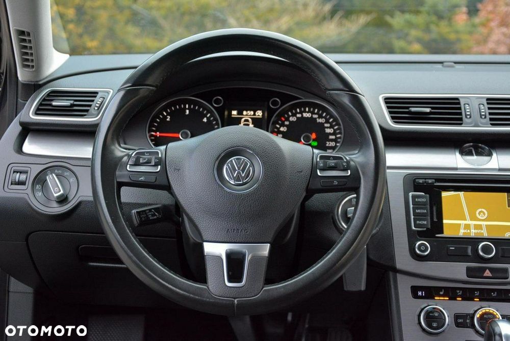 Volkswagen Passat - 25