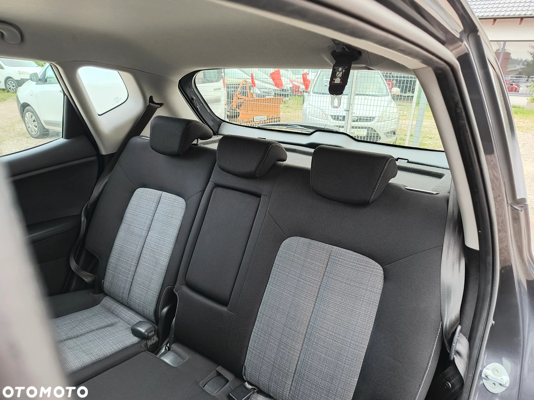 Kia Venga - 10