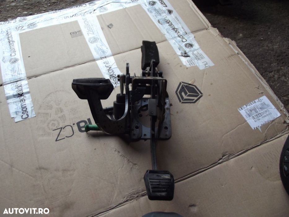 Pedala acceleratie Kia Carens 2001-2007 dezmembrez kia Carens 2.0crdi - 2