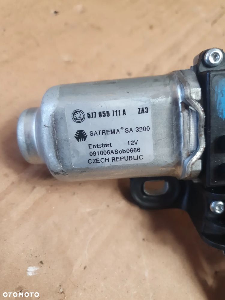 } SILNICZEK WYCIERACZKI TYŁ SKODA FABIA II nr 5J7955711 - 4