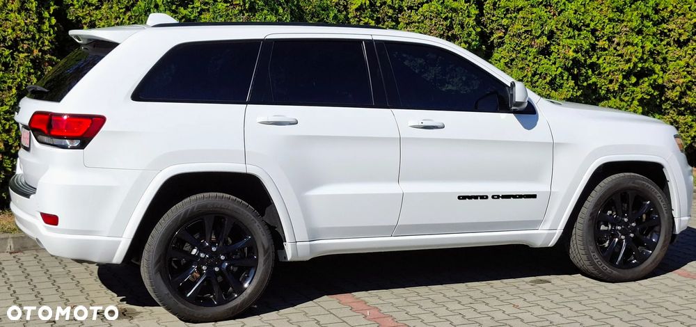 Jeep Grand Cherokee - 12