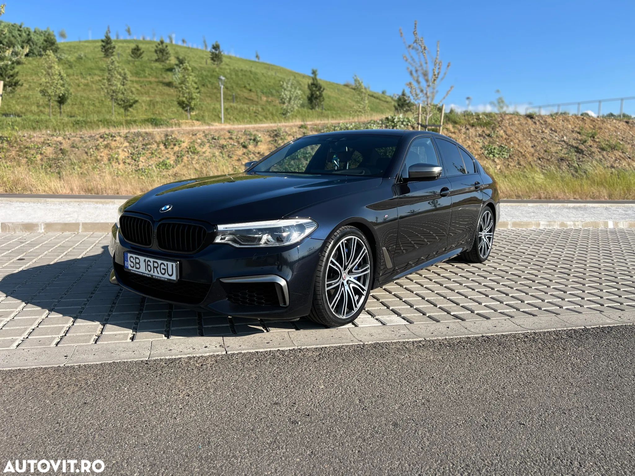 BMW M5 M550i xDrive AT - 1