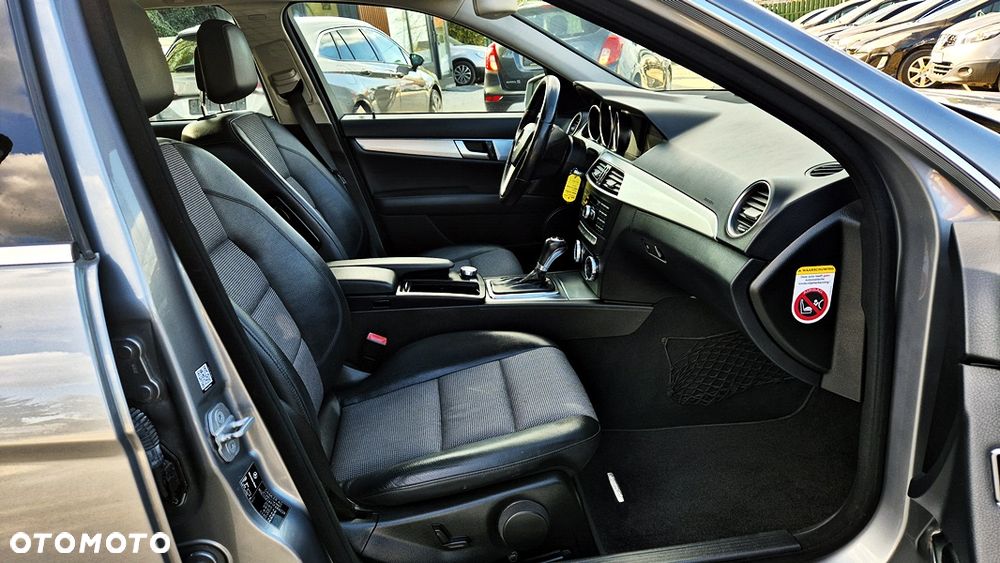 Mercedes-Benz Klasa C 180 BlueEFFICIENCY 7G-TRONIC Avantgarde - 39