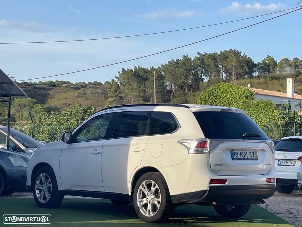 Mitsubishi Outlander 2.2 DI-D Instyle Navi AT 4WD - 4