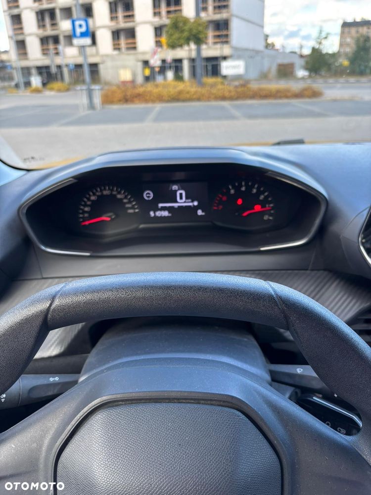 Peugeot 208 - 10