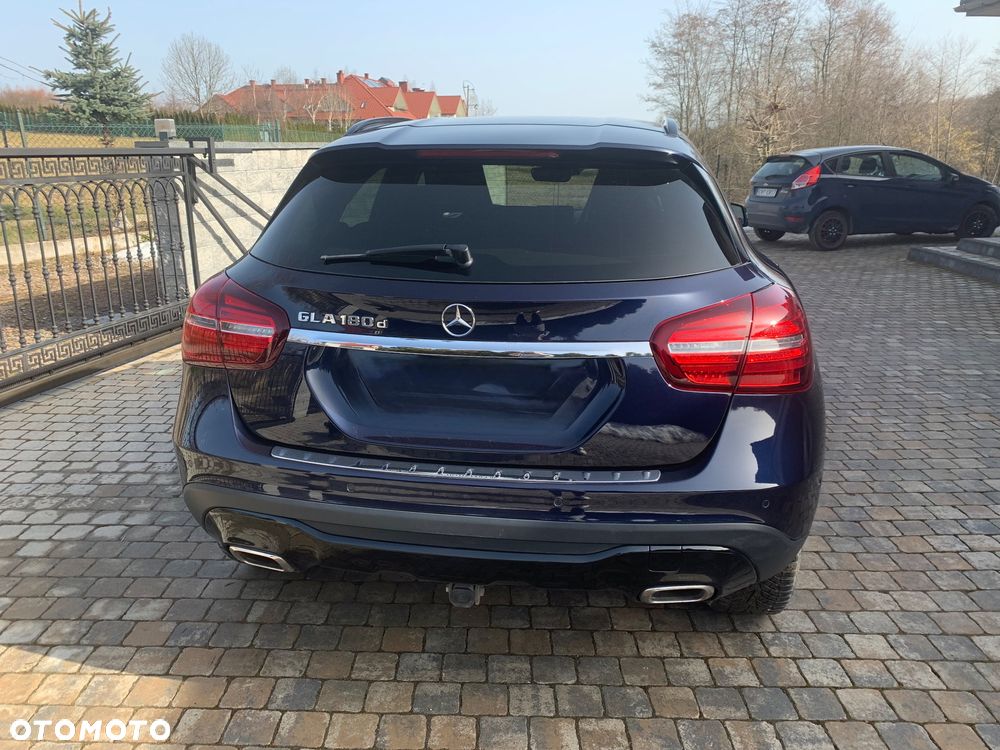 Mercedes-Benz GLA - 4