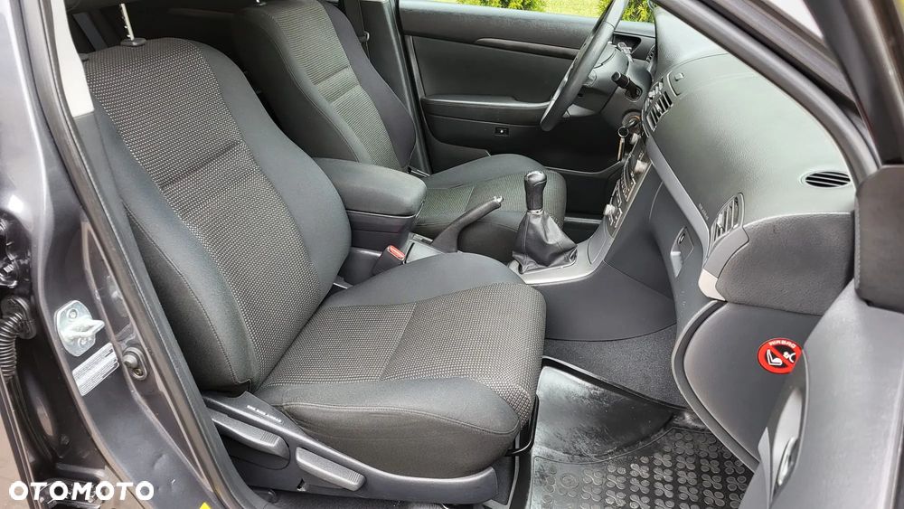 Toyota Avensis 1.8 VVT-i Executive - 8