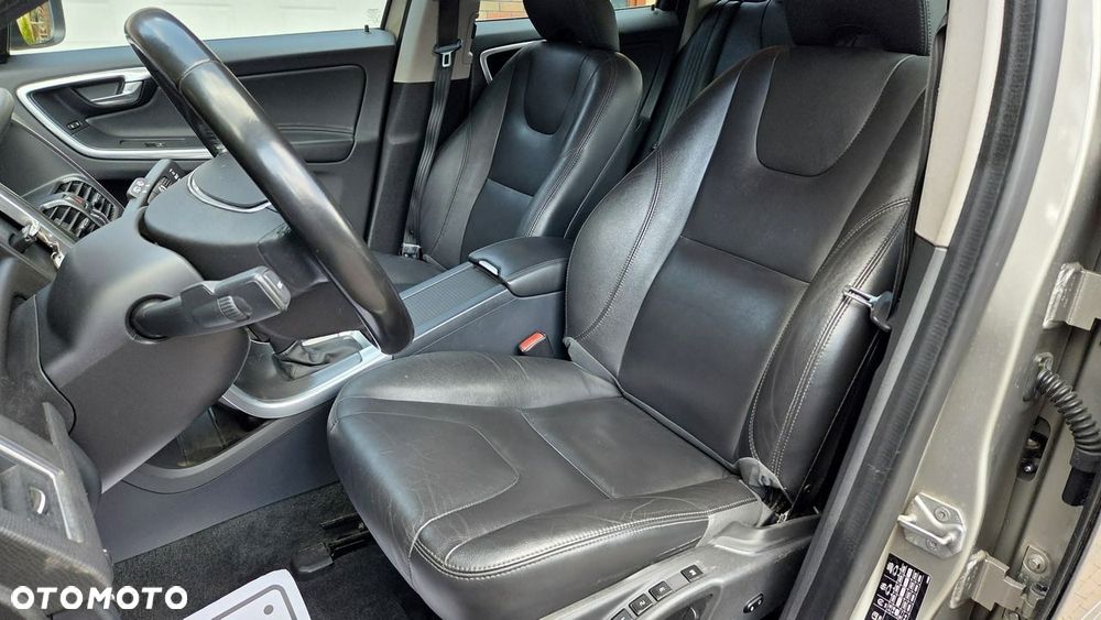 Volvo XC 60 D5 AWD Summum - 13