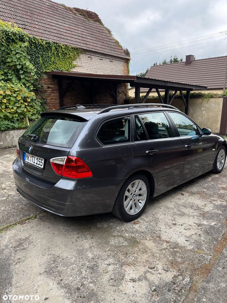 BMW Seria 3 318i Touring - 4