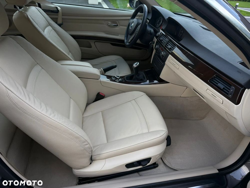 BMW Seria 3 325d Coupe Edition Exclusive - 36