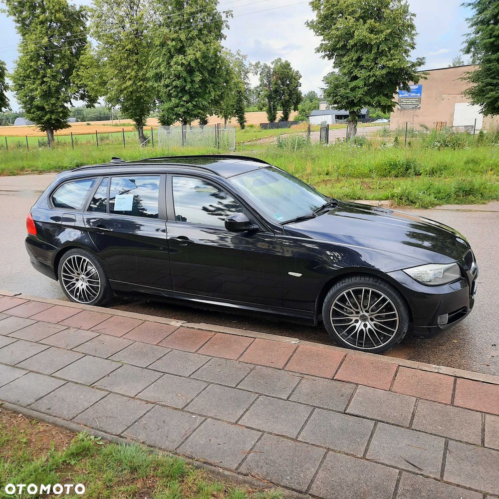 BMW 3 Series 2010 photo 2