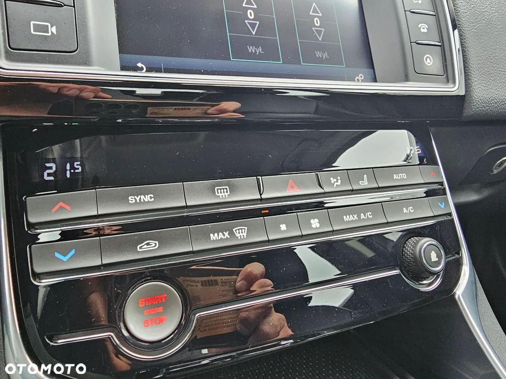 Jaguar XE E-Performance Portfolio - 21