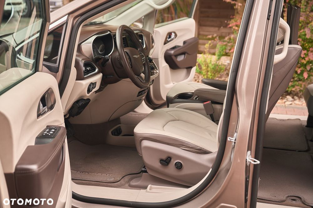 Chrysler Pacifica 2017 photo 5