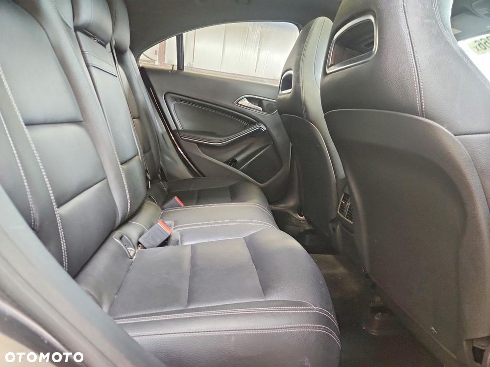 Mercedes-Benz CLA 250 4Matic 7G-DCT - 9