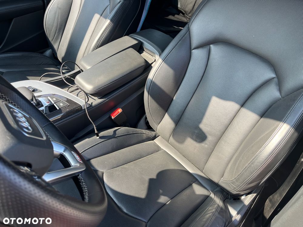 Audi SQ7 - 7