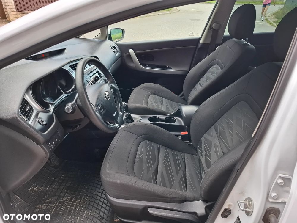 Kia Ceed - 12
