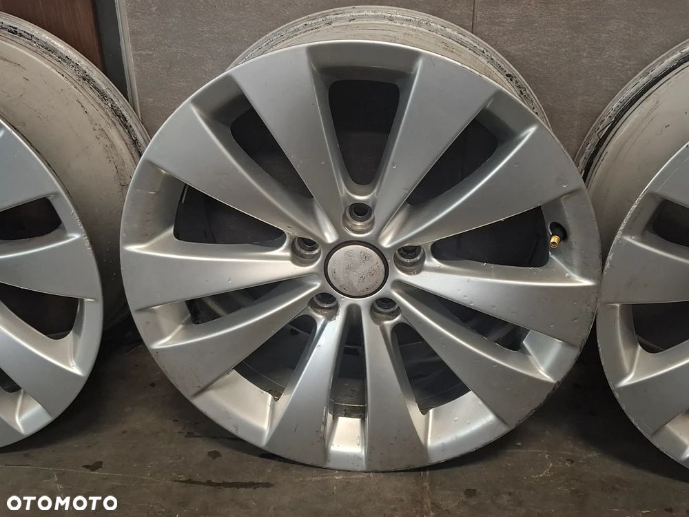Felgi aluminiowe 17 cali Volkswagen Passat CC 2009 rok komplet nr 3C8601025A - 3