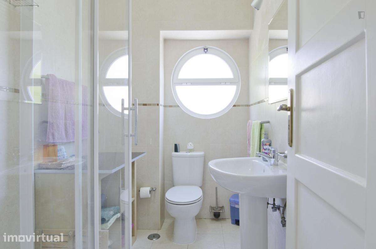 Quarto - localizado em Penha de França Lisbon - Grande imagem: 2/20