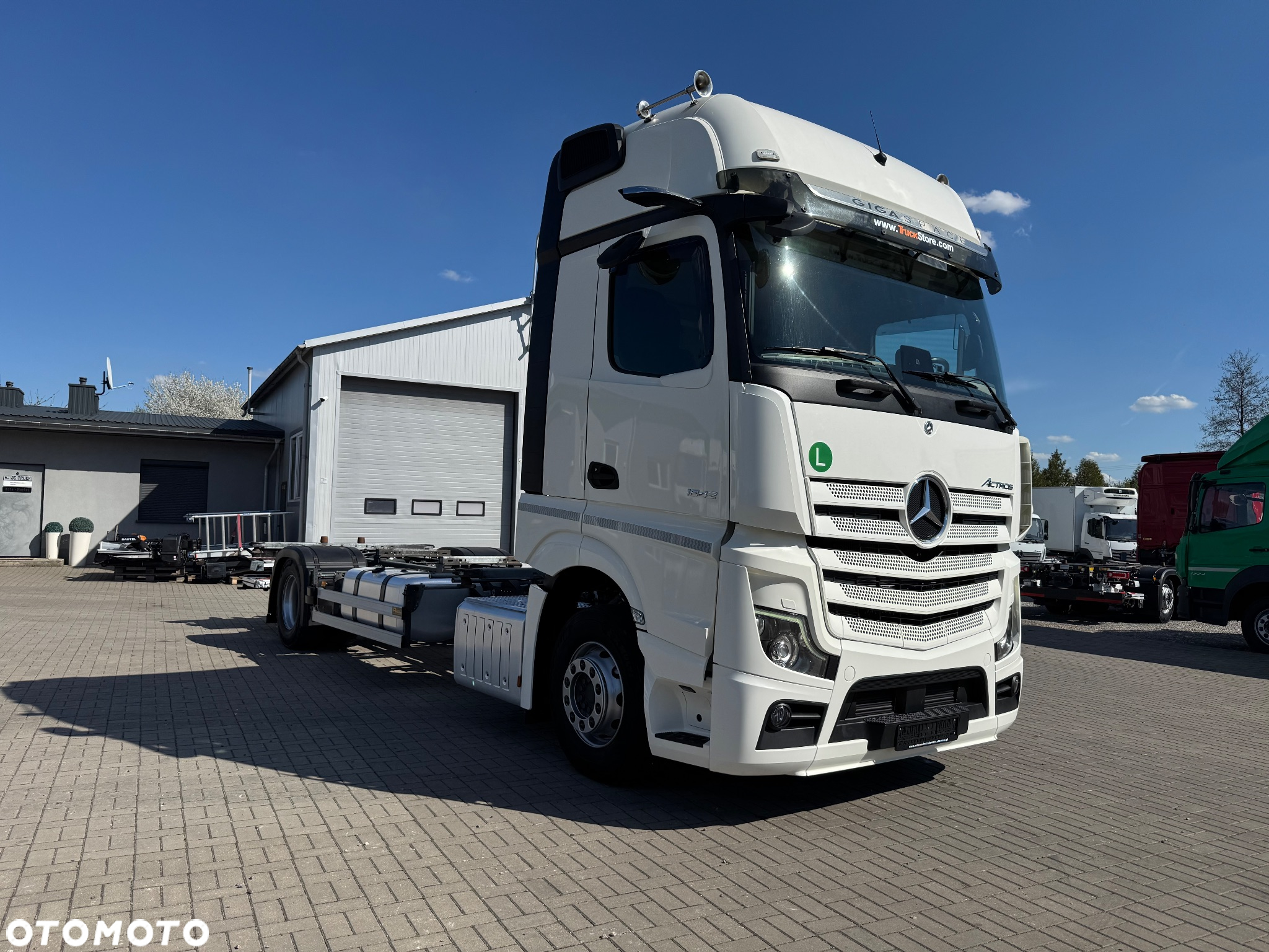 Mercedes-Benz - 28