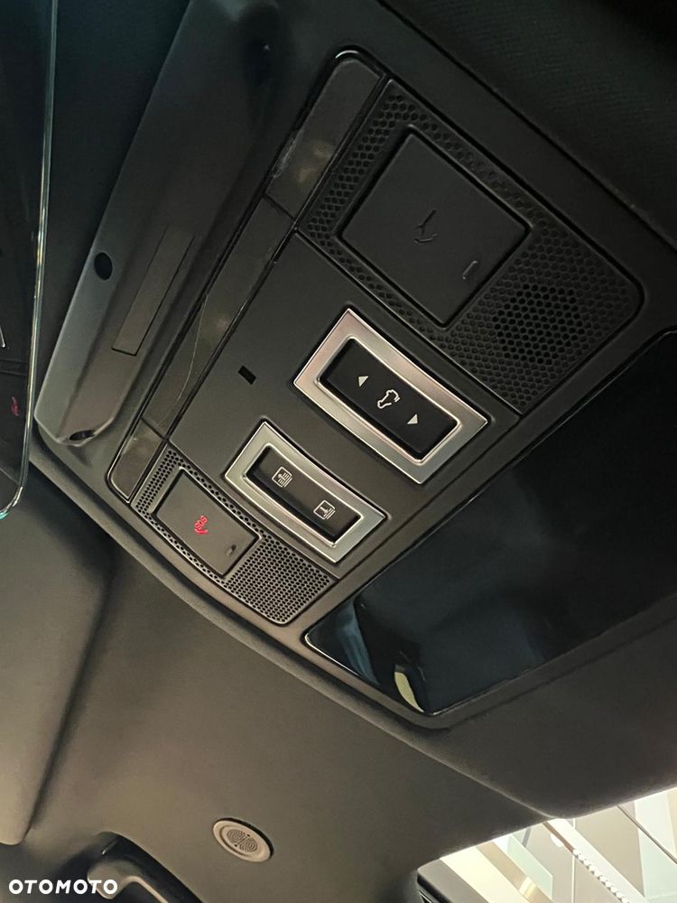 Land Rover Defender - 19