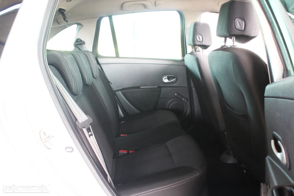 Renault Clio Break 1.5 dCi Dynamique S - 27