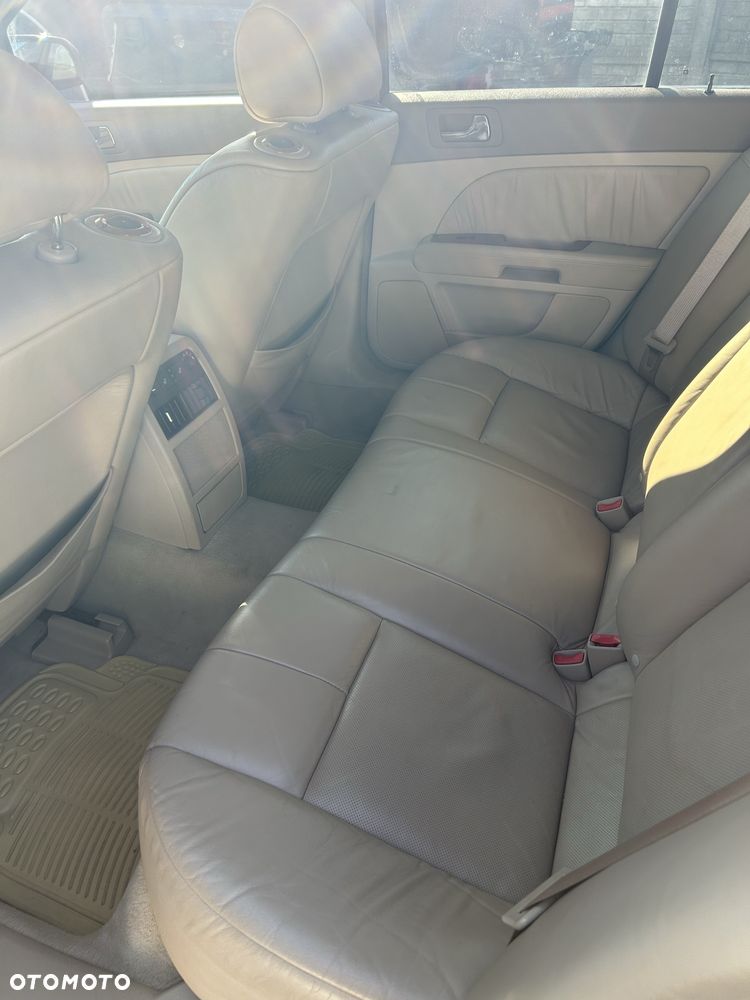 Cadillac STS - 7