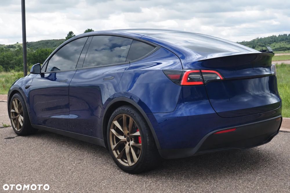 Tesla Model Y - 5