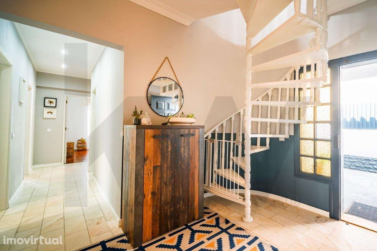 Moradia T5 com terreno de 400m2 na Rebelva, São Domingos de Rana - Grande imagem: 4/35