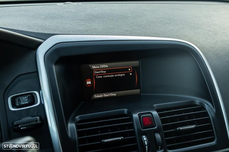 Volvo XC 60 2.0 D3 Drive R-Design 85 Anos Start/Stop - 48