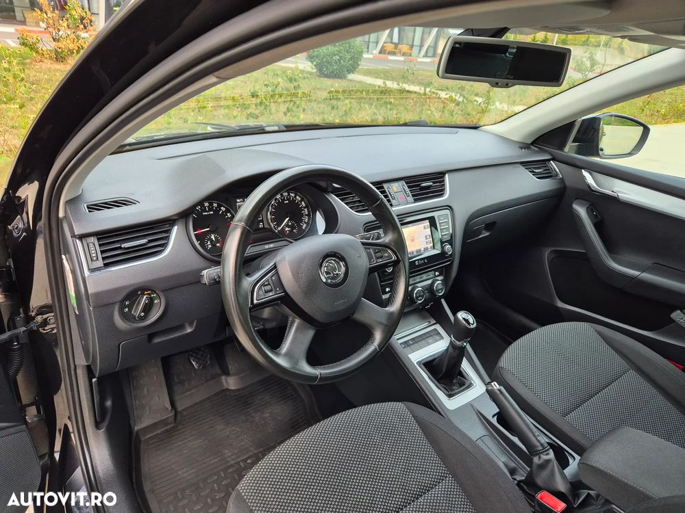 Skoda Octavia Combi 2.0 TDI RS - 3