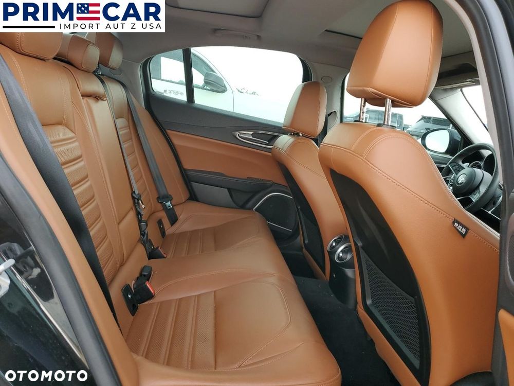 Alfa Romeo Giulia - 10