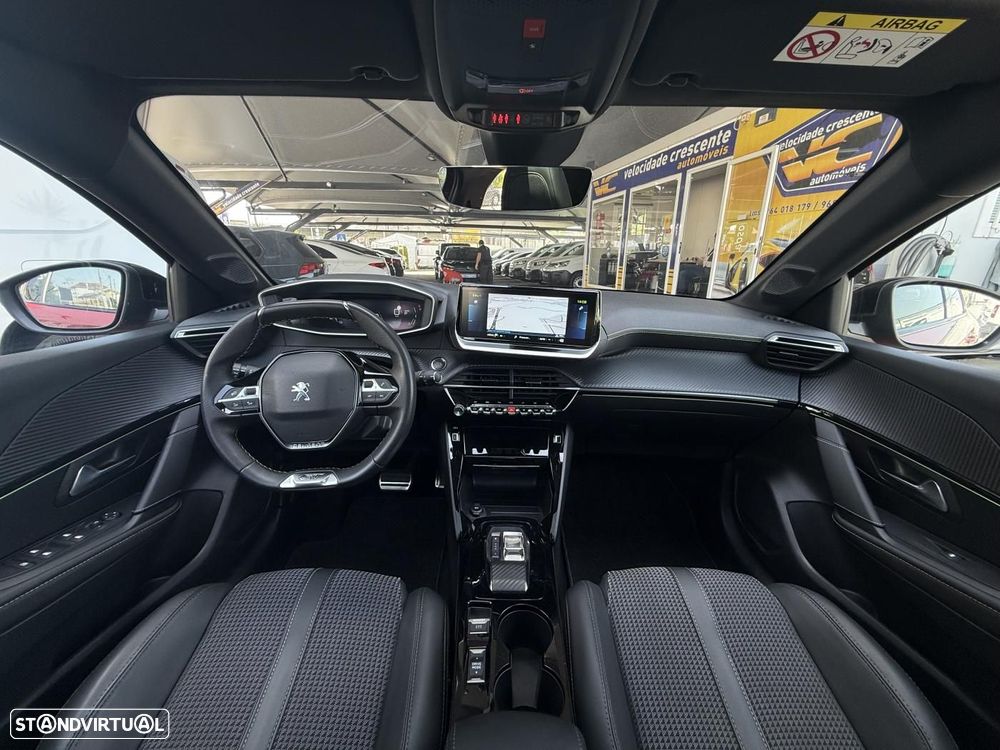 Peugeot e-208 GT - 37