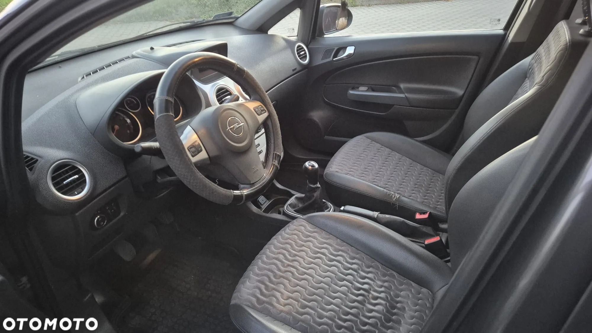 Opel Corsa 1.4 16V Cosmo - 6