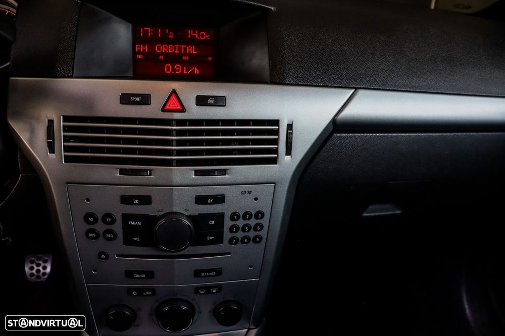 Opel Astra GTC 1.9 CDTI - 15