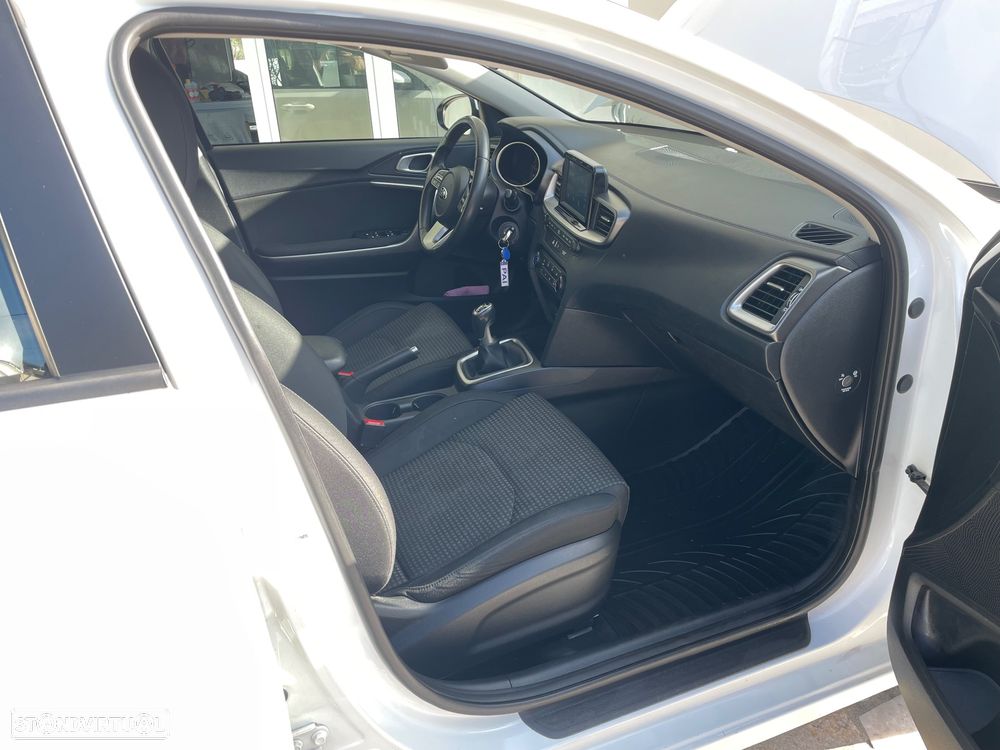 Kia Ceed SW 1.6 CRDi SX - 11